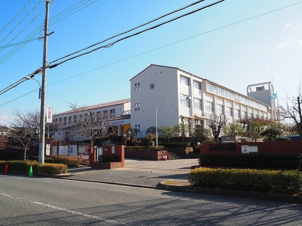 神戸市北区上津台６丁目の中古一戸建て(神戸市立北神戸中学校)