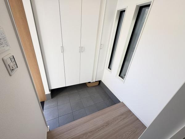 新築戸建て(玄関)