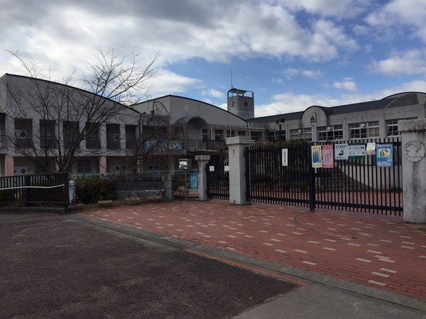 神戸市北区藤原台南町４丁目の土地(神戸市立有野中学校)