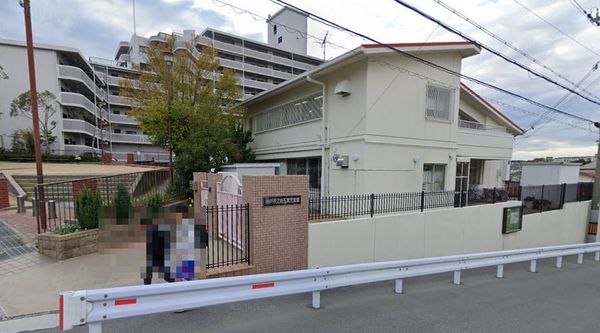 鈴蘭台第三団地四号棟(南五葉児童館)