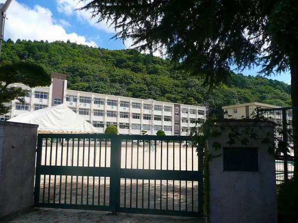 神戸市北区日の峰４丁目の中古一戸建て(神戸市立山田中学校)