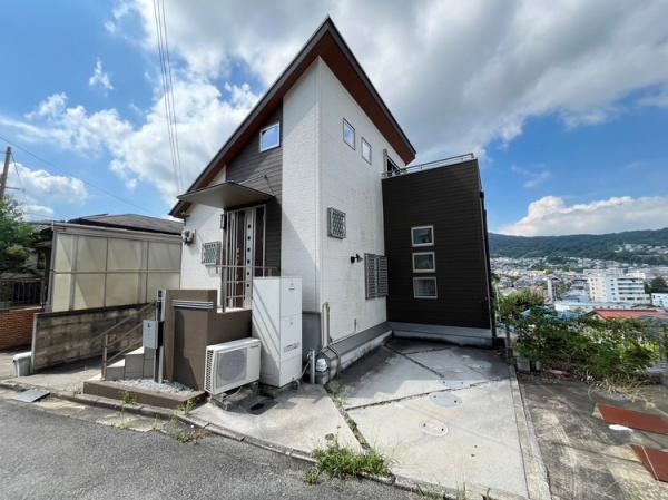 生駒市谷田町の中古テラスハウス