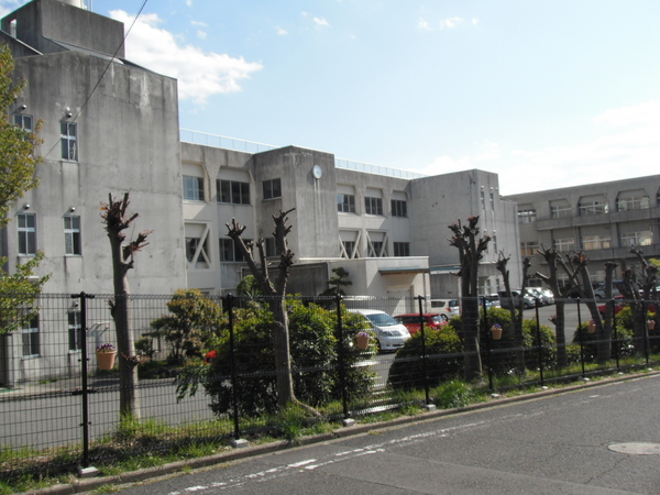 生駒市中菜畑２丁目の中古一戸建て(生駒市立生駒東小学校)