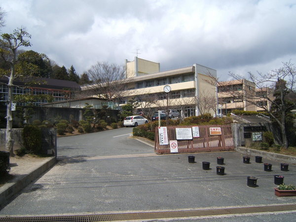 生駒市西松ケ丘の土地(生駒市立俵口小学校)