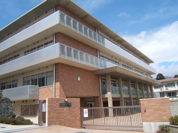生駒市西松ケ丘の土地(生駒市立生駒中学校)