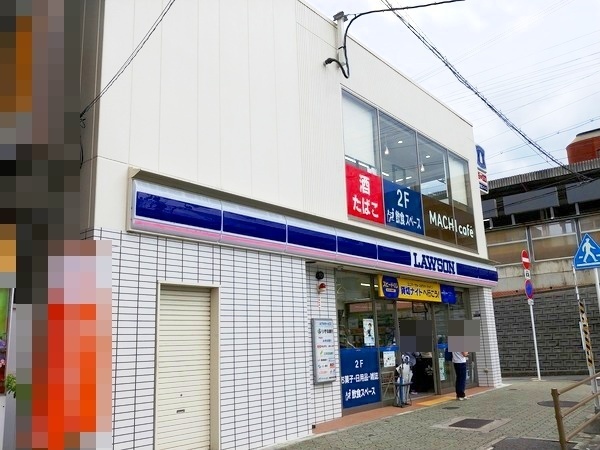 ロイヤルヒルズ富雄F棟(ローソン近鉄富雄駅前店)