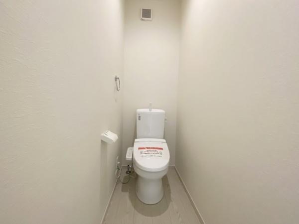 生駒市東生駒月見町の新築一戸建(トイレ)