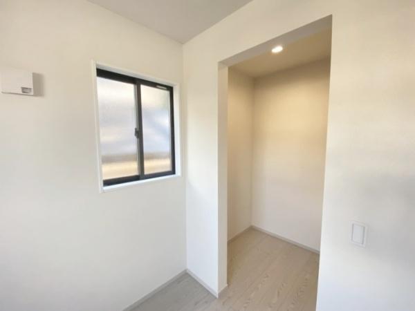 生駒市東生駒月見町の新築一戸建(収納)