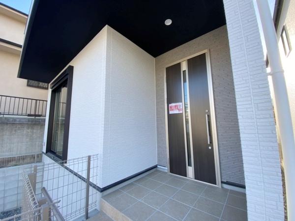 生駒市東生駒月見町の新築一戸建(玄関)