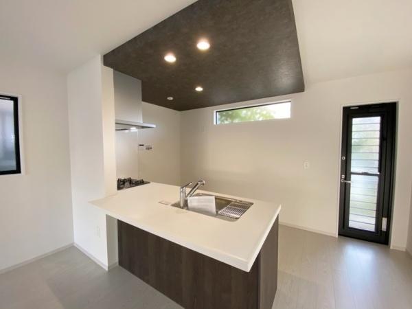 生駒市東生駒月見町の新築一戸建(キッチン)