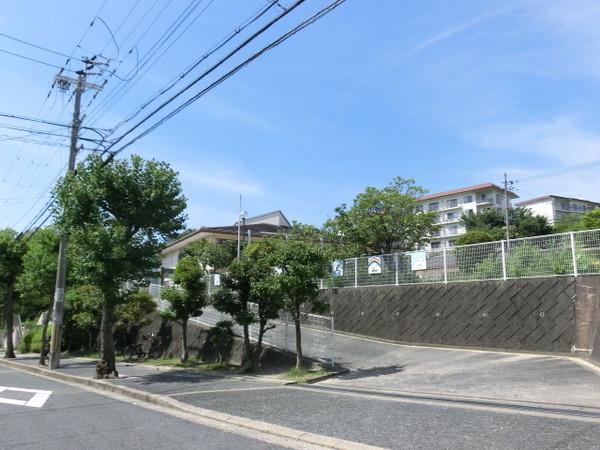 生駒市中菜畑2丁目の中古一戸建て(生駒市立なばた幼稚園)