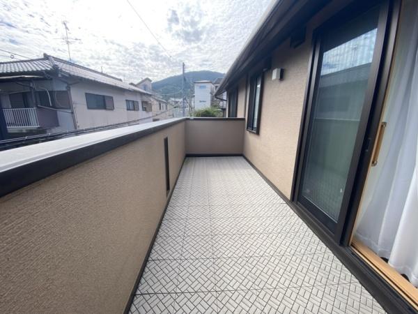 生駒市中菜畑2丁目の中古一戸建て(バルコニー)