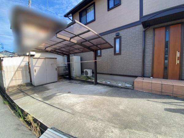 生駒市中菜畑2丁目の中古一戸建て(駐車場)