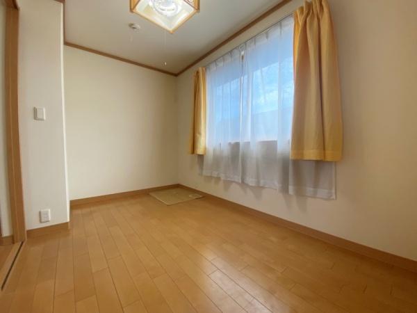 生駒市中菜畑2丁目の中古一戸建て(収納)