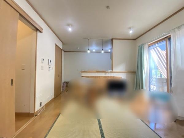 生駒市中菜畑2丁目の中古一戸建て(リビング)