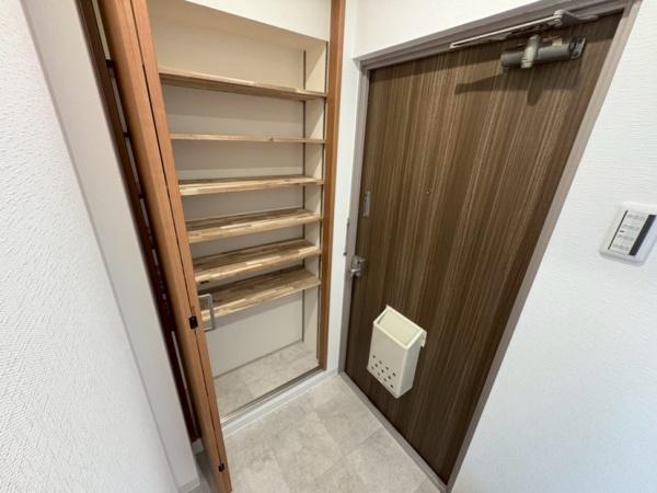 ハイネス生駒(玄関)