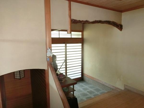 生駒市あすか野北2丁目の中古一戸建て(玄関)