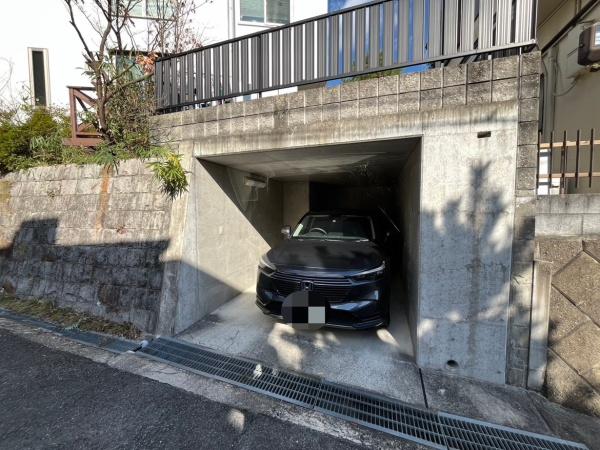 奈良市五条西2丁目の中古一戸建て(駐車場)