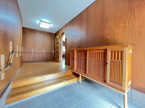 生駒市生駒台北の中古一戸建て(玄関)