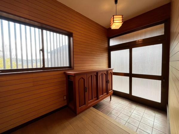 生駒市生駒台北の中古一戸建て(玄関)