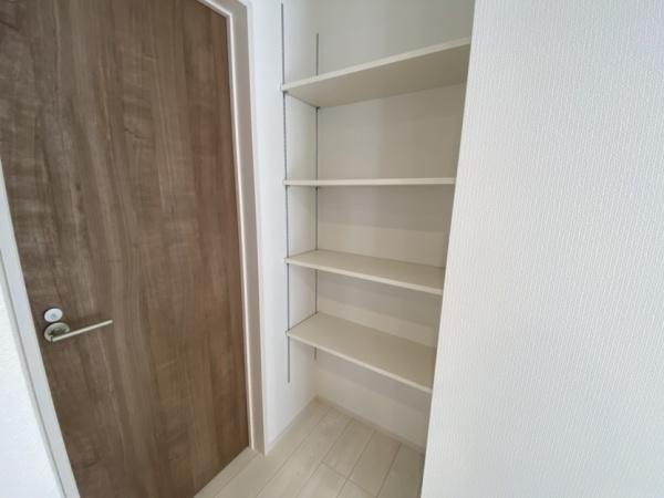 生駒市北大和4丁目の新築一戸建(収納)