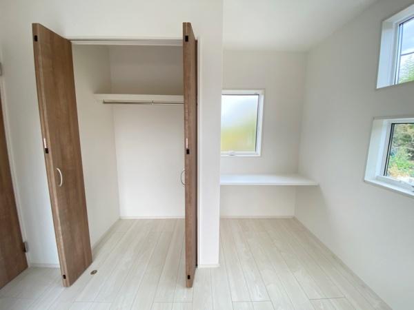 生駒市北大和4丁目の新築一戸建(収納)