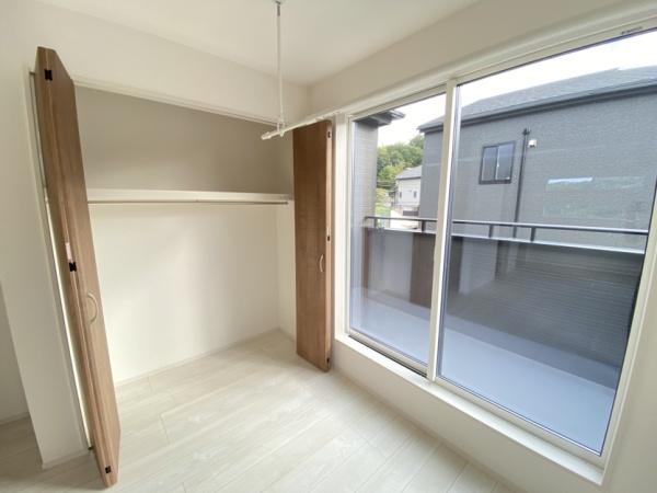 生駒市北大和4丁目の新築一戸建(収納)