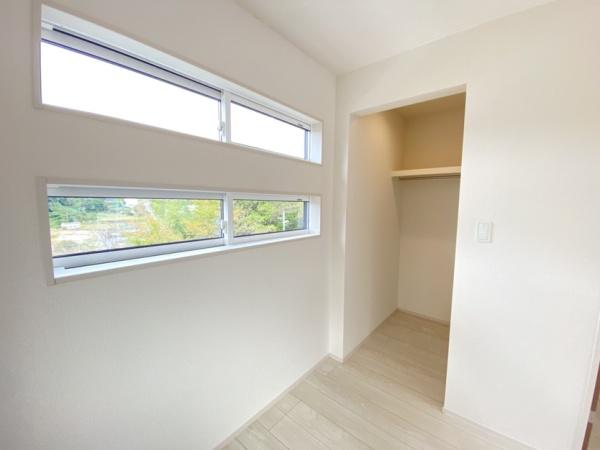 生駒市北大和4丁目の新築一戸建(収納)