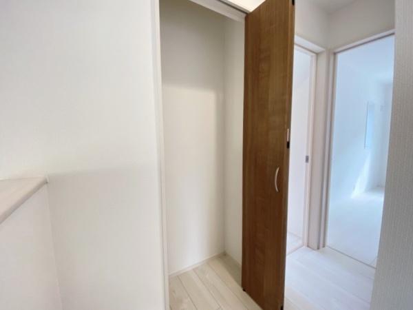 生駒市北大和4丁目の新築一戸建(収納)