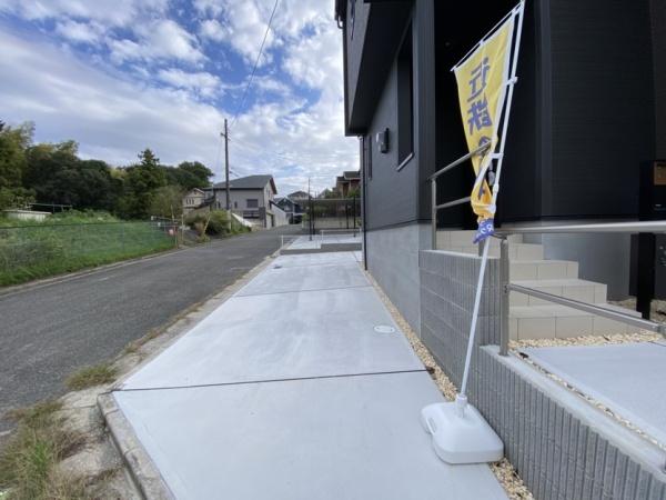 生駒市北大和4丁目の新築一戸建(駐車場)