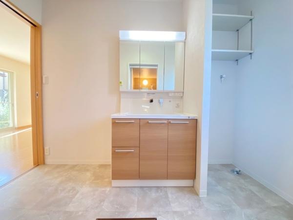 生駒市南山手台の中古一戸建て(洗面台・洗面所)