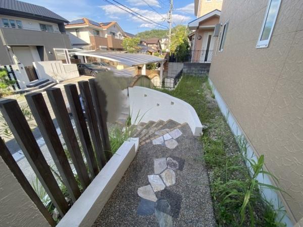 生駒市南山手台の中古一戸建て(玄関)