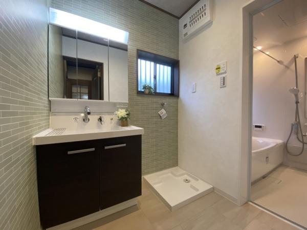 生駒市有里町の中古一戸建て(洗面台・洗面所)