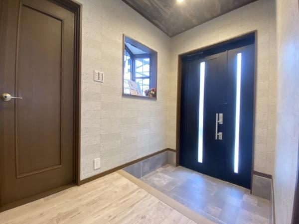 生駒市有里町の中古一戸建て(玄関)