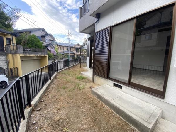 生駒市有里町の中古一戸建て(庭)