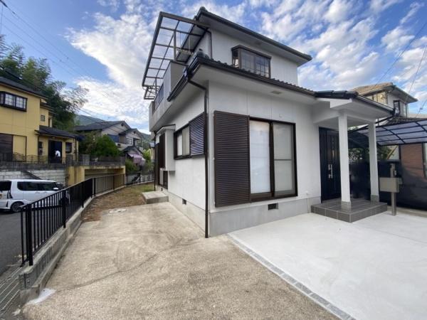 生駒市有里町の中古一戸建て(駐車場)