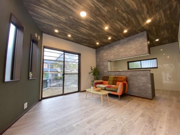 生駒市有里町の中古一戸建て(リビング)