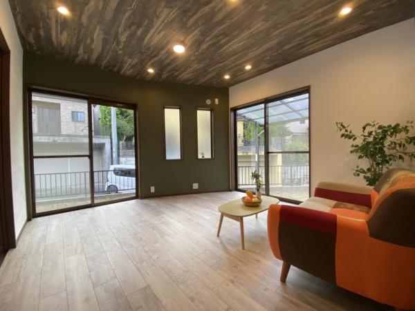 生駒市有里町の中古一戸建て(リビング)