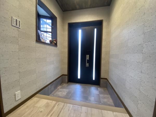生駒市有里町の中古一戸建て(玄関)