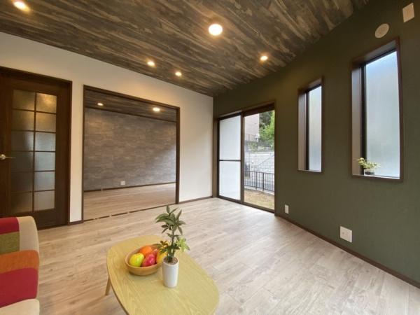 生駒市有里町の中古一戸建て(リビング)