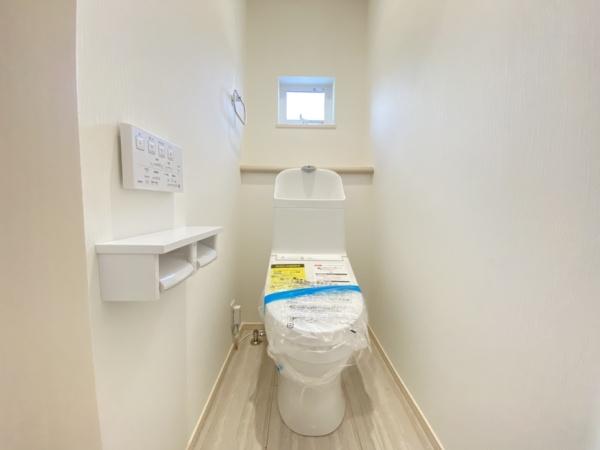 生駒市真弓4丁目の新築一戸建(トイレ)