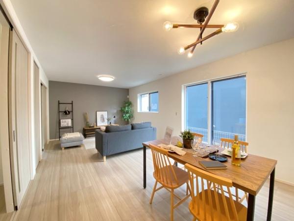 生駒市真弓4丁目の新築一戸建(リビング)