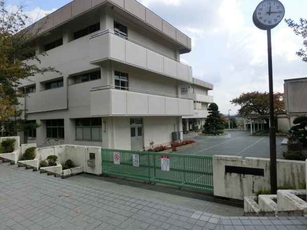 生駒市鹿ノ台西３丁目の新築一戸建(生駒市立鹿ノ台中学校)