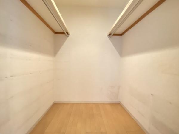 生駒市東菜畑2丁目の中古一戸建て(収納)