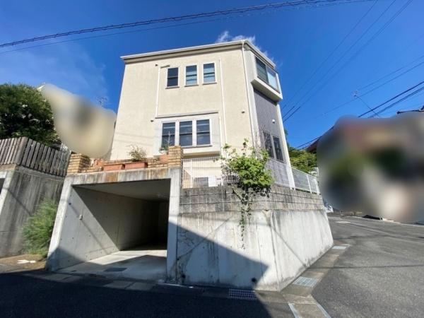 生駒市東菜畑2丁目の中古一戸建て(駐車場)