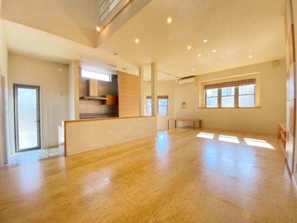 生駒市東菜畑2丁目の中古一戸建て(リビング)