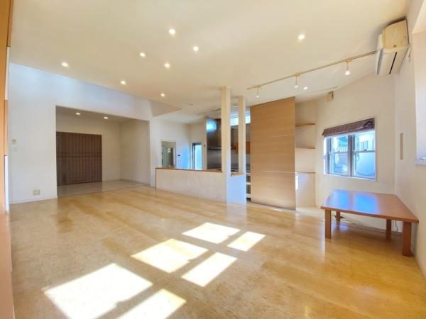 生駒市東菜畑2丁目の中古一戸建て(リビング)