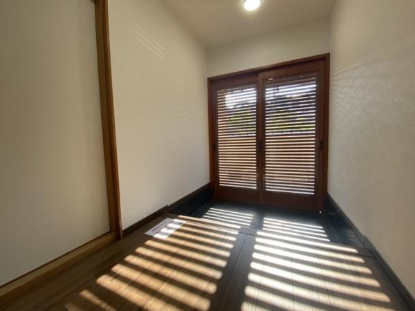 生駒市喜里が丘2丁目の中古一戸建て(玄関)