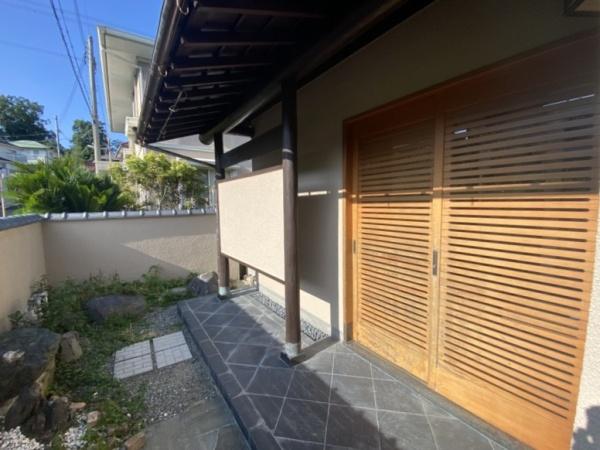 生駒市喜里が丘2丁目の中古一戸建て(玄関)