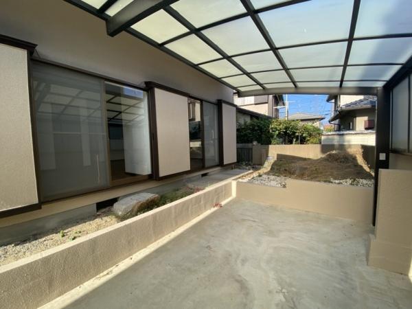 生駒市喜里が丘2丁目の中古一戸建て(駐車場)